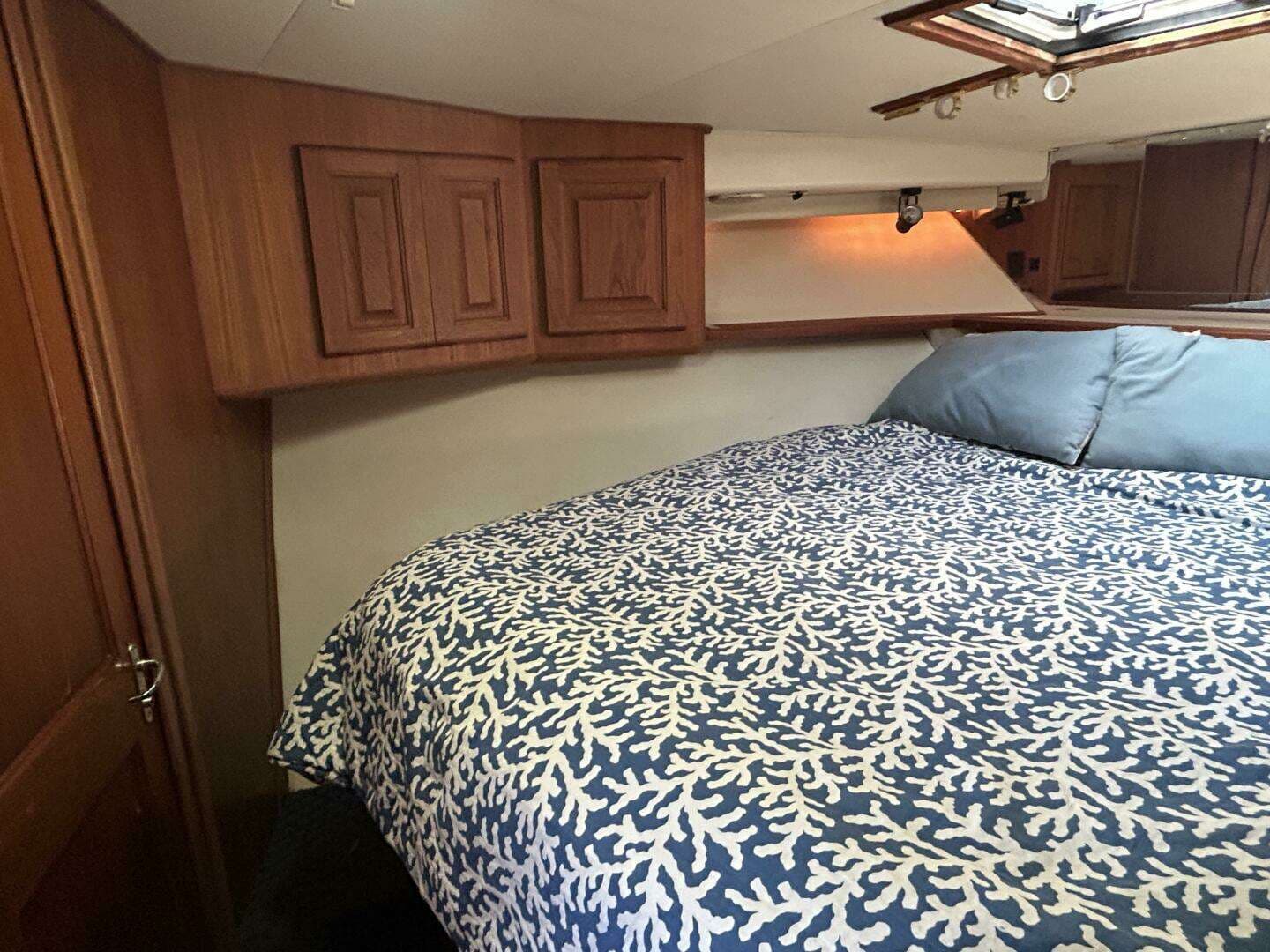 1990 Viking 38C - Image 12