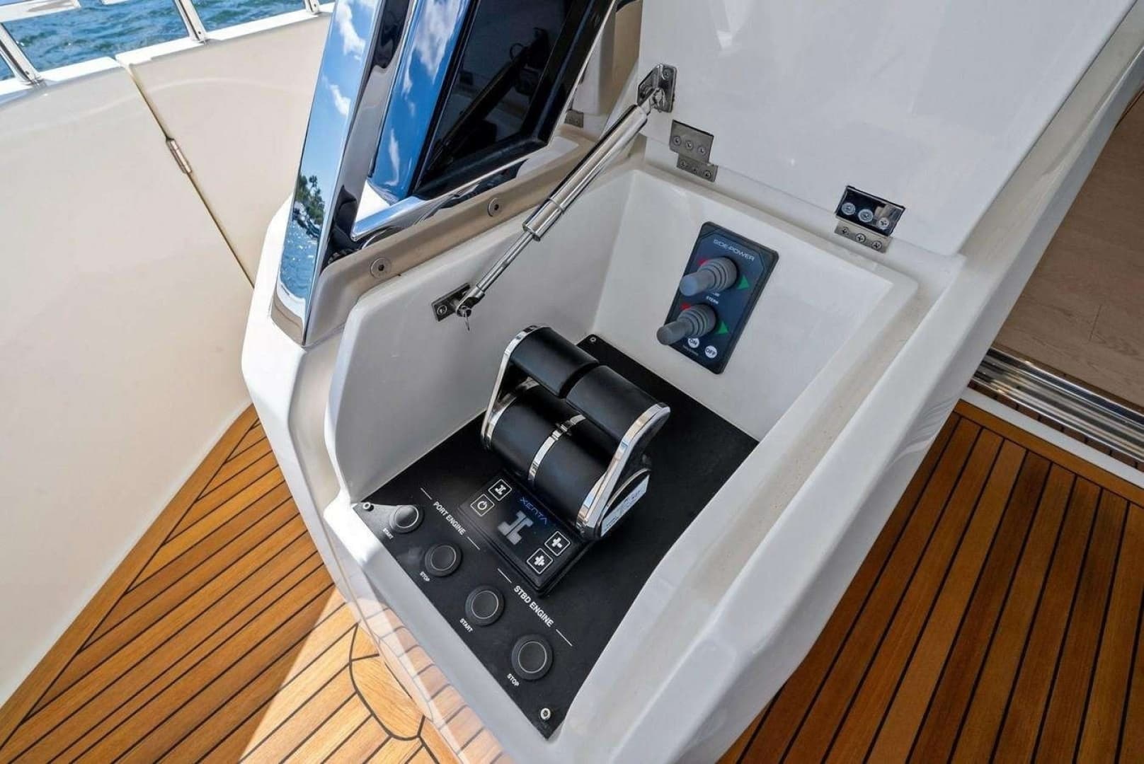 2022 Ferretti Yachts 780 - Image 25