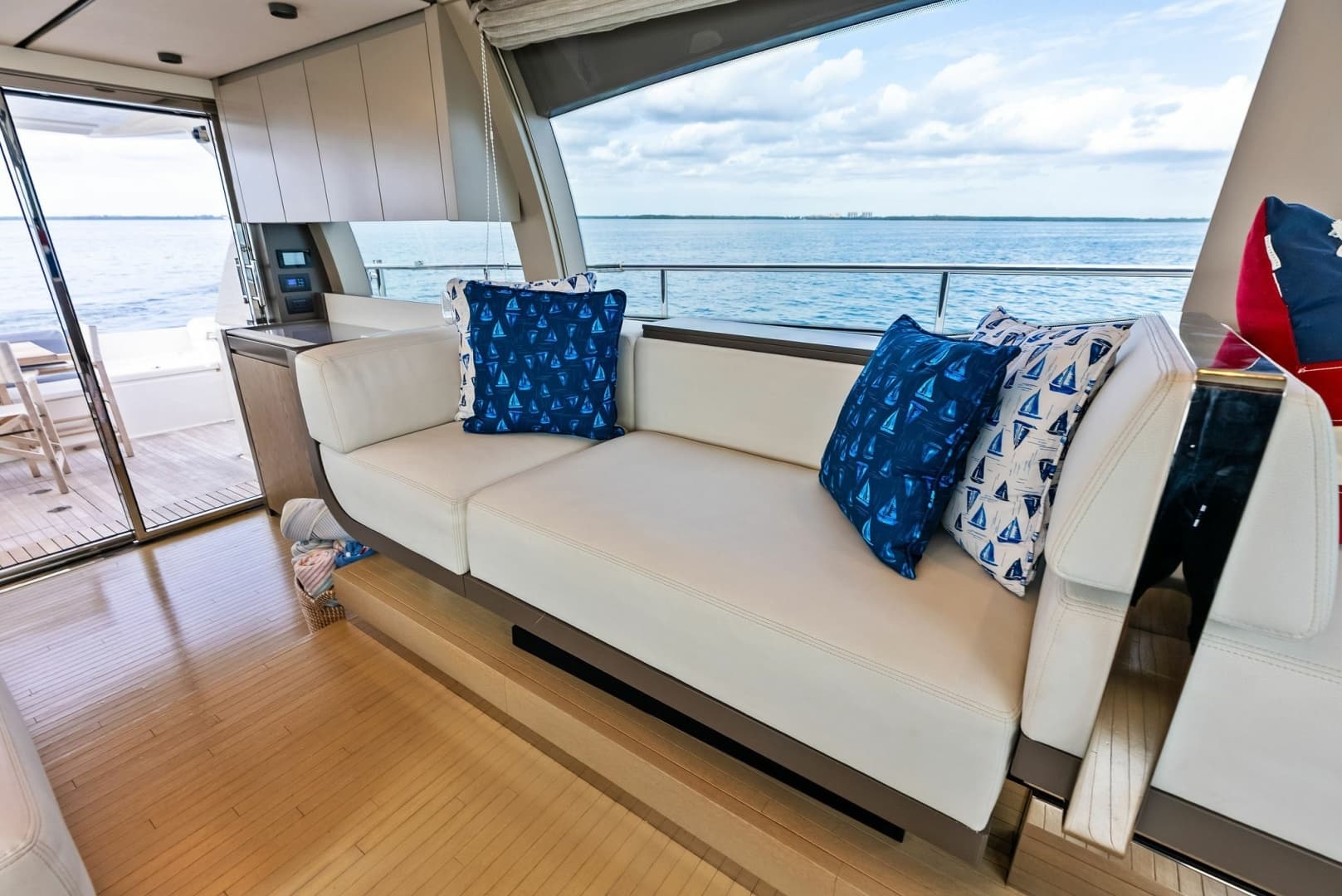 2018 Ferretti Yachts 800 - Image 46