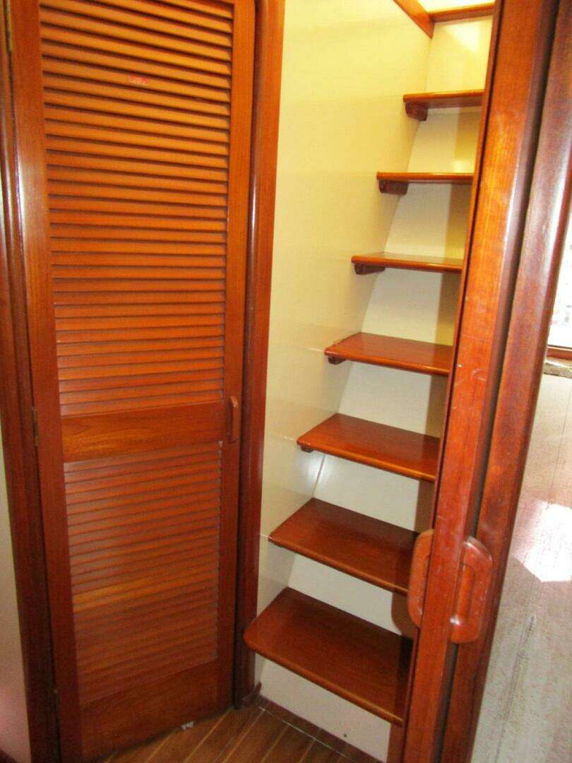 1990 Viking Cockpit Motor Yacht - Image 16
