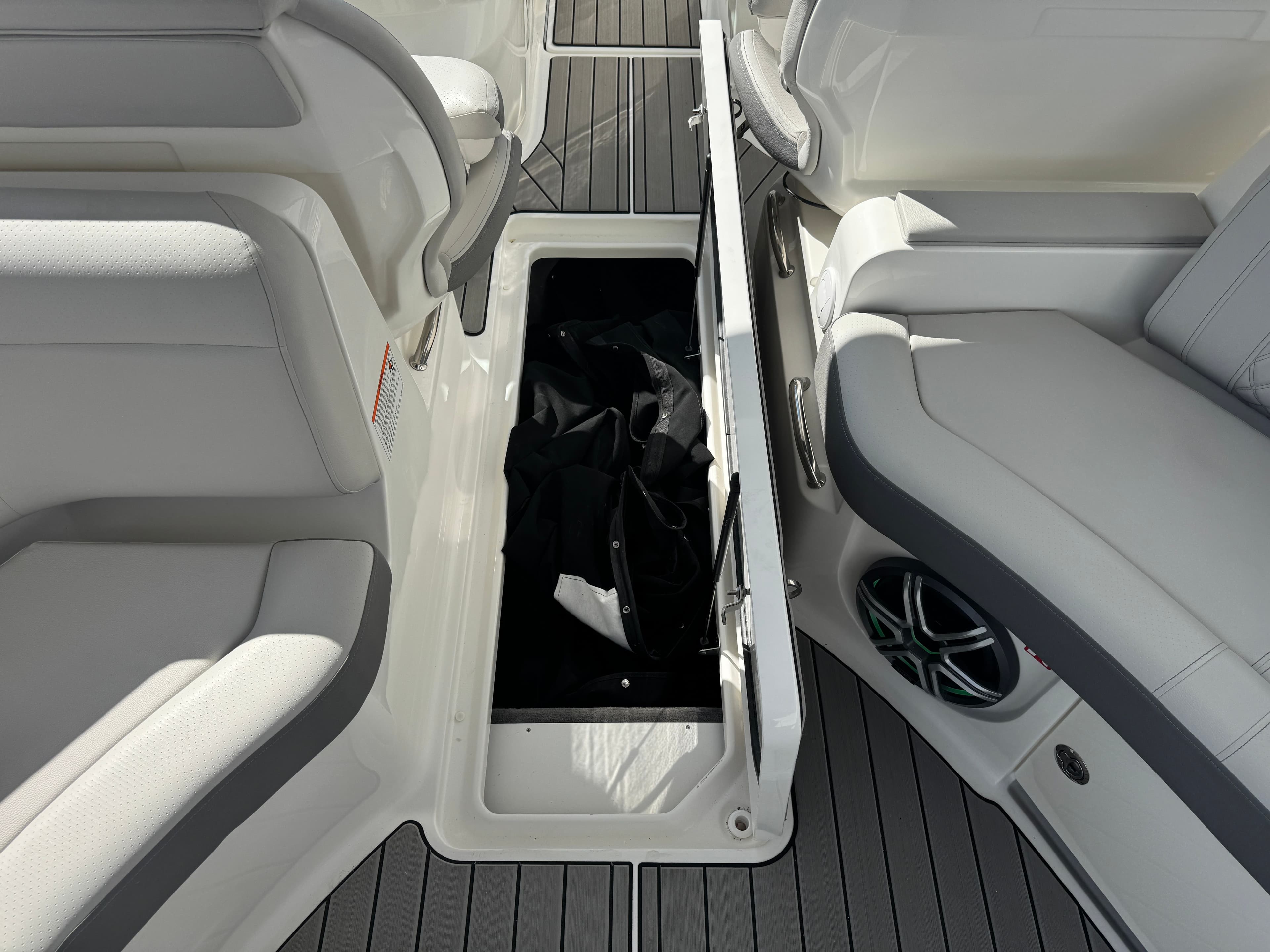2026 Sea Ray SLX 350 - 28