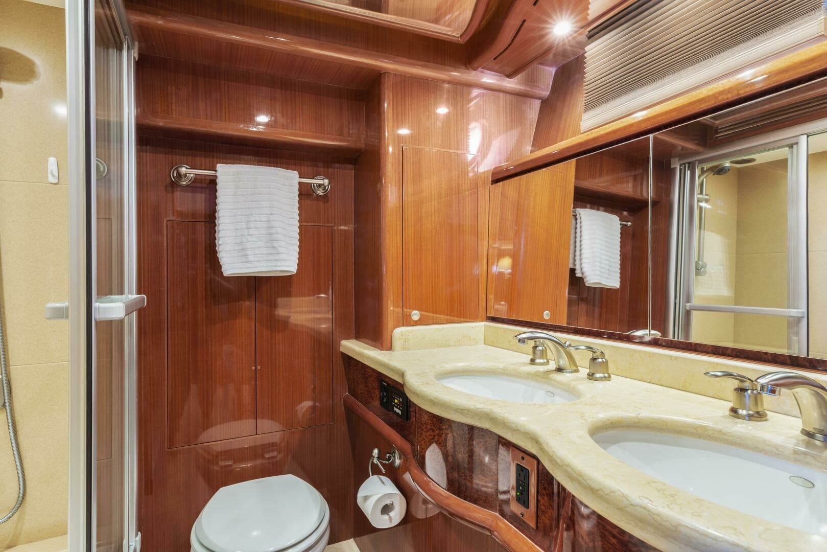 2007 Hampton Cockpit Motoryacht - Image 17