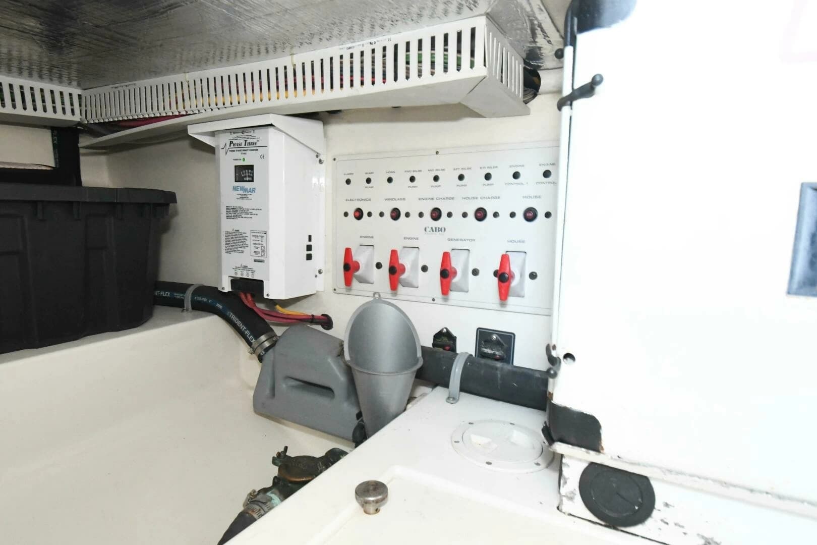 2001 Cabo 35 Flybridge - Image 32