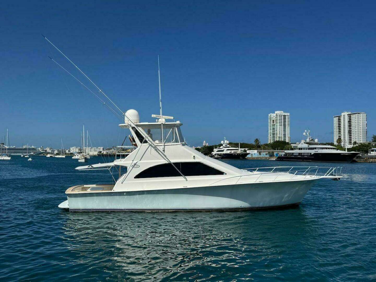 2000 Ocean Yachts 48 Convertible - Image 9
