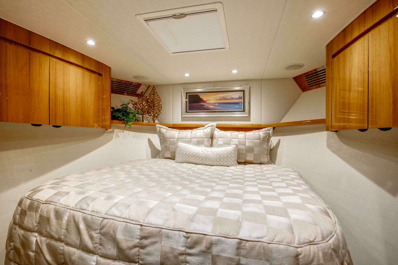 2015 Viking 70 Convertible - Image 9
