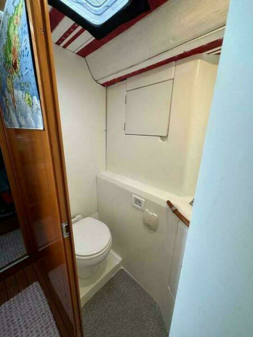 2004 Lagoon 380 - Image 23