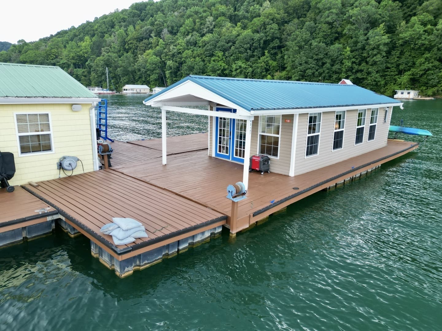 2008 Custom 13 x 29 Floating Cabin Approx 377sqft - Image 18