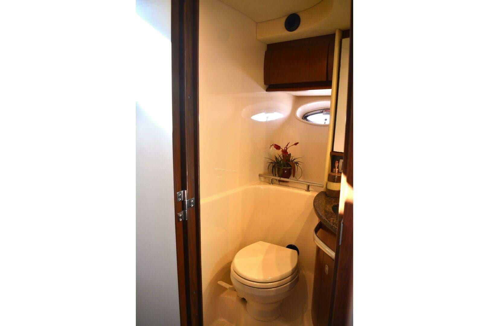 2007 Sea Ray 44 Sundancer - Image 79