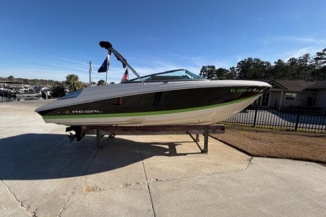 2005 Regal 2200 Bowrider