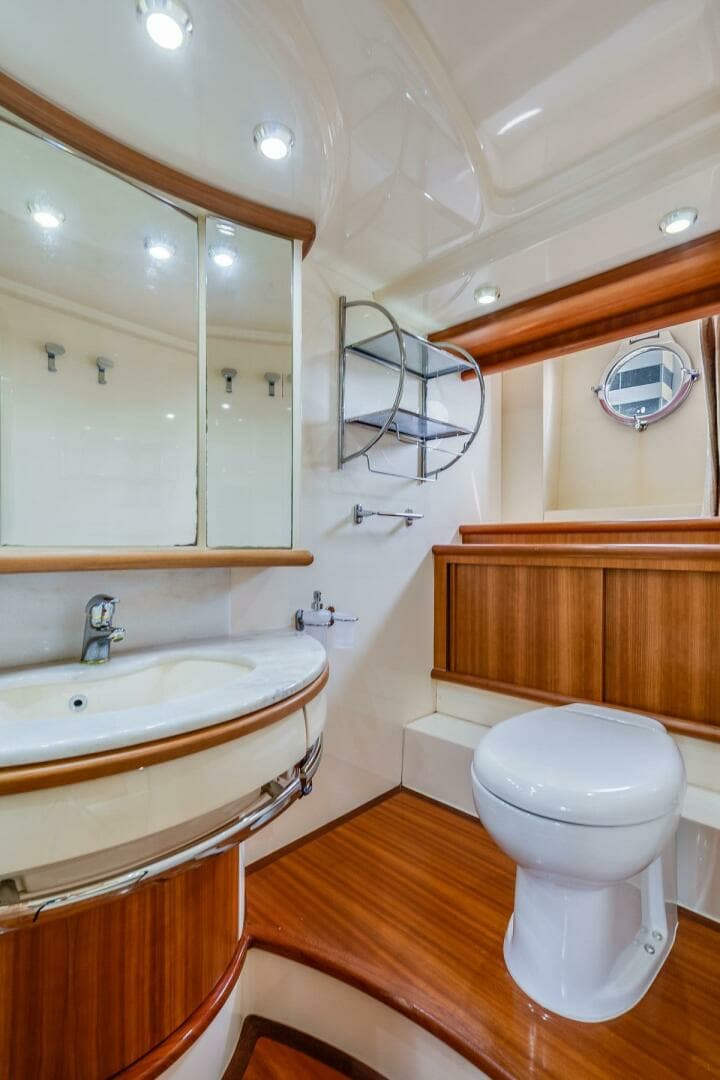 2009 Azimut 62E - Image 47