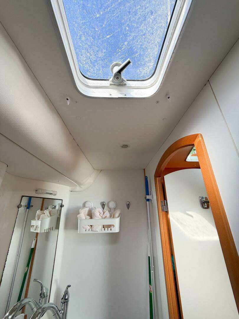 2005 Lagoon 380S - Image 68