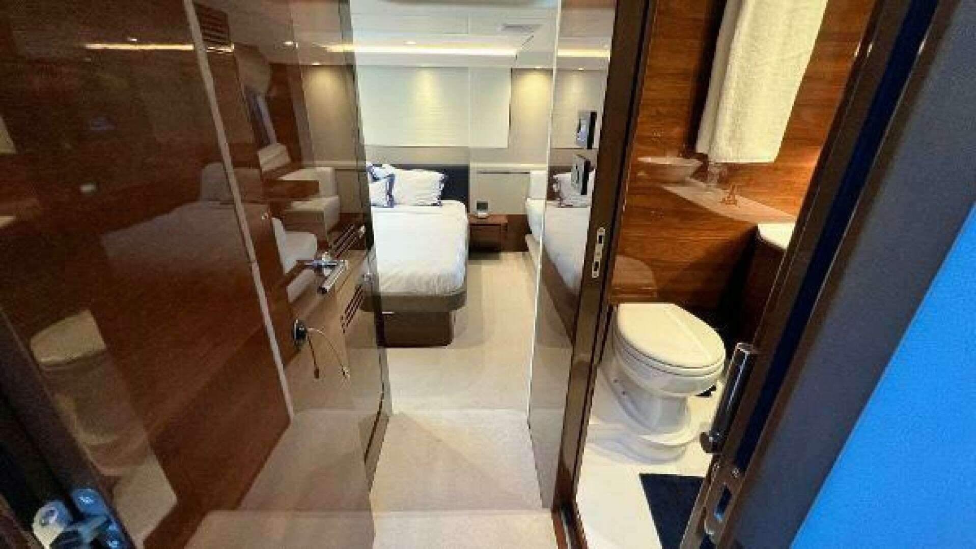 2019 Princess F62 - Image 19