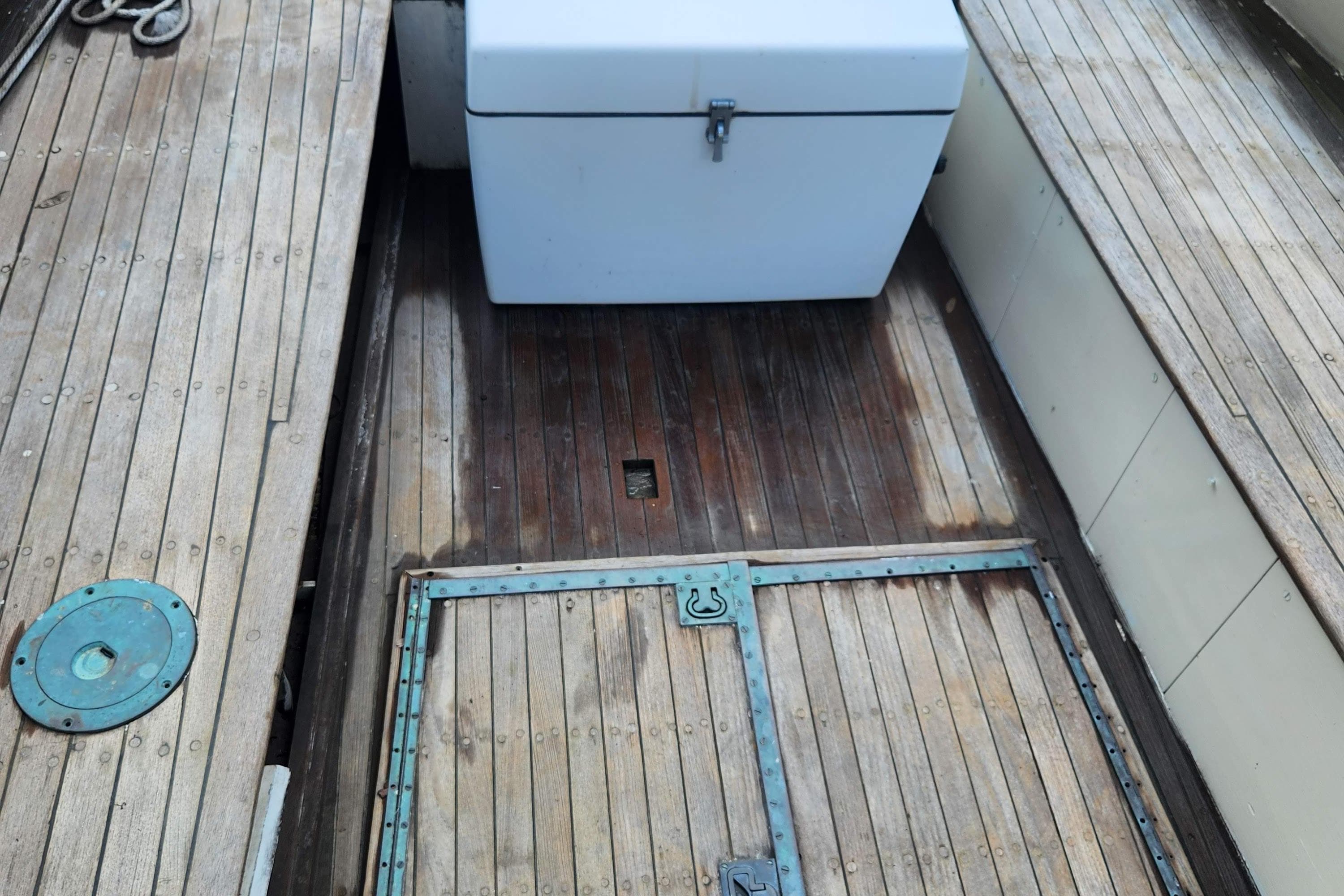 1959 Geerd Hendel Raised-Deck Cutter wooden deck with storage compartment.