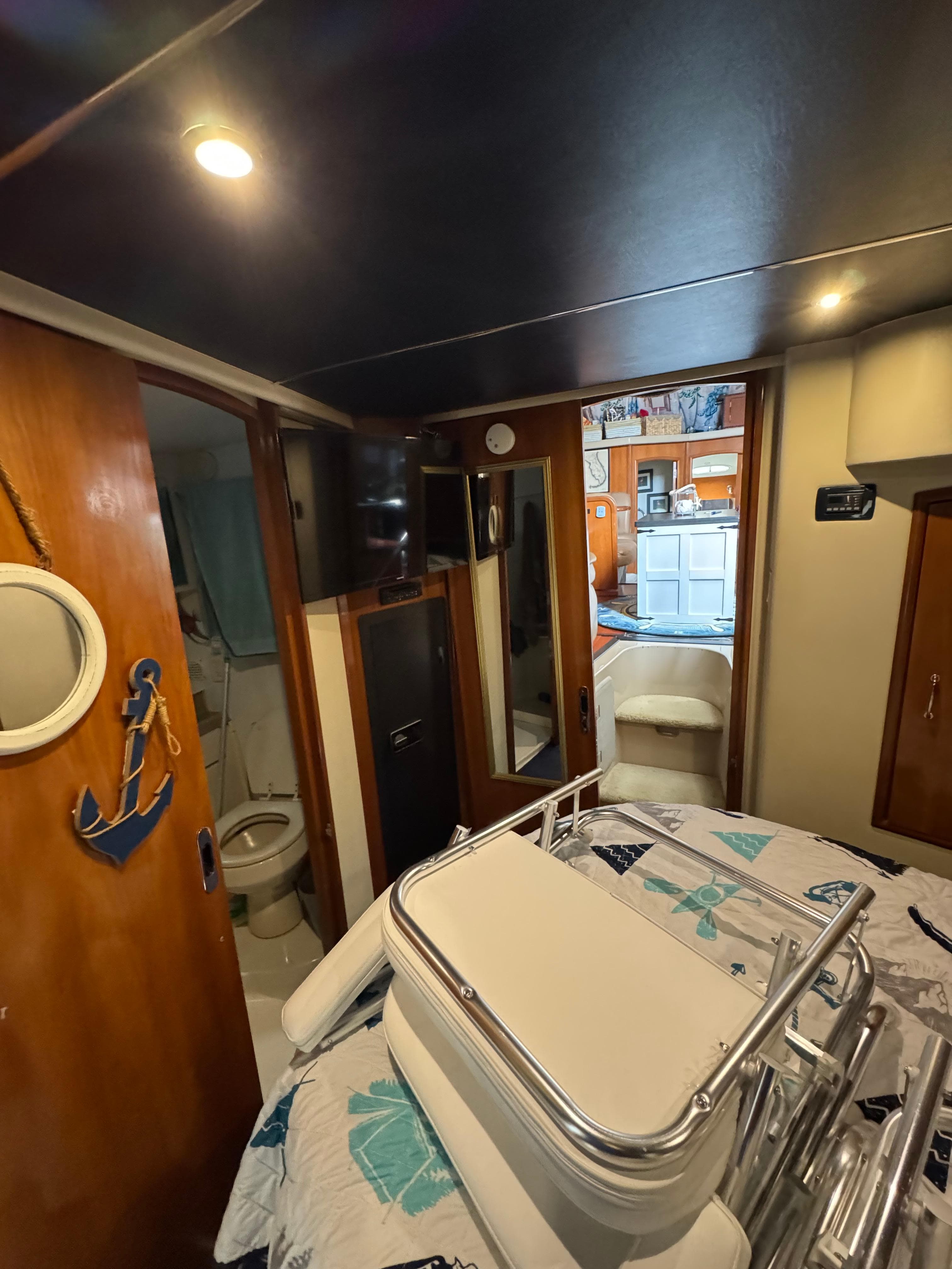 2005 Carver 41 Cockpit Motor Yacht - 29