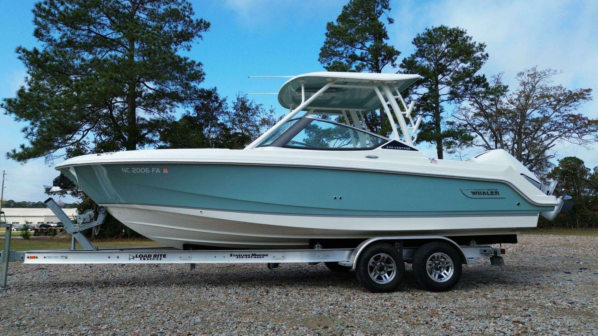 2023 Boston Whaler 240 Vantage - Image 12