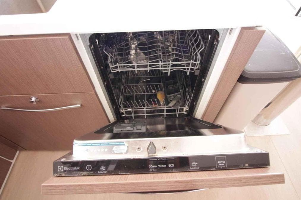 Open dishwasher in Bali 5.4 Open Space 2021 model kitchen interior.