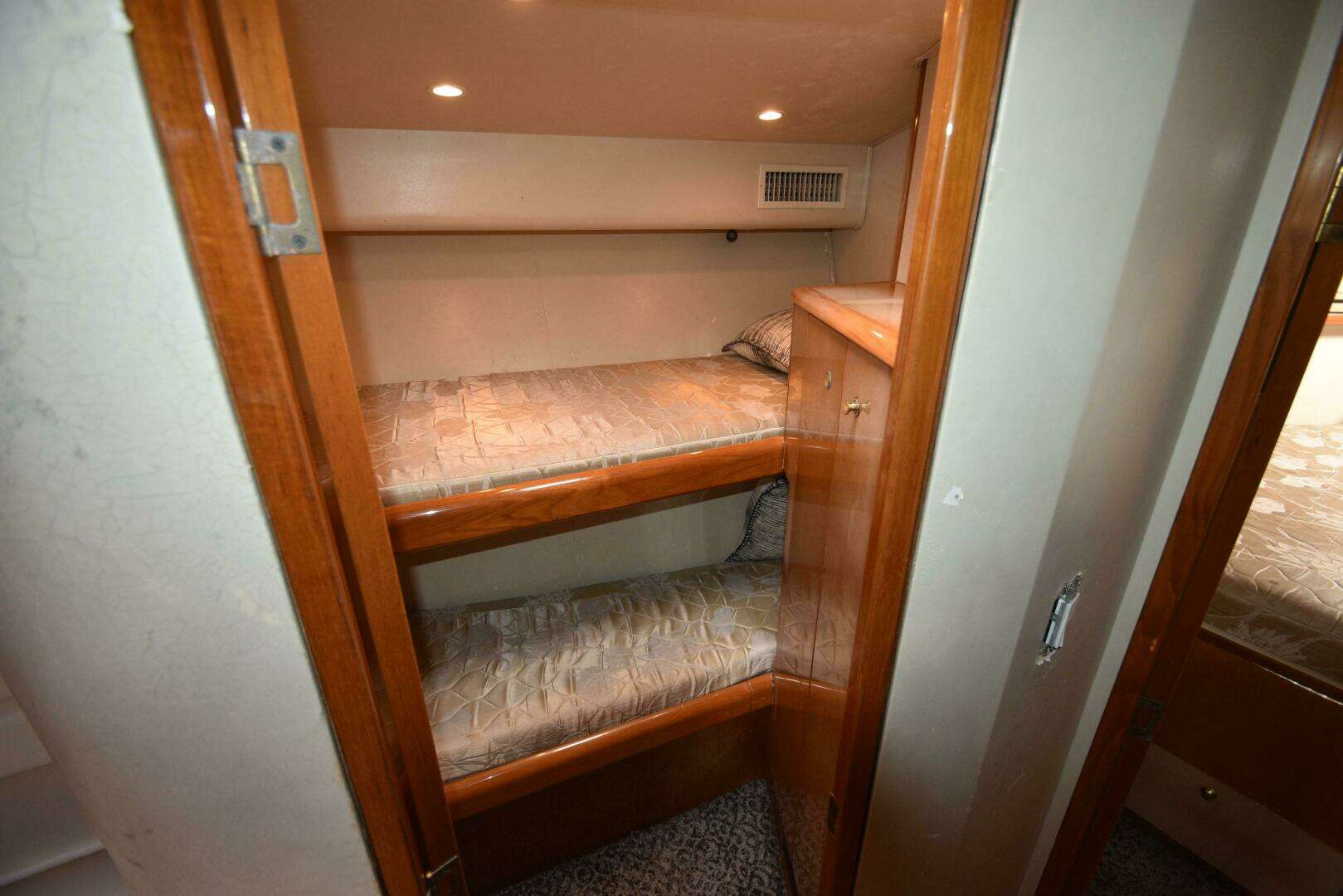 2003 Viking 45 Express - Image 32