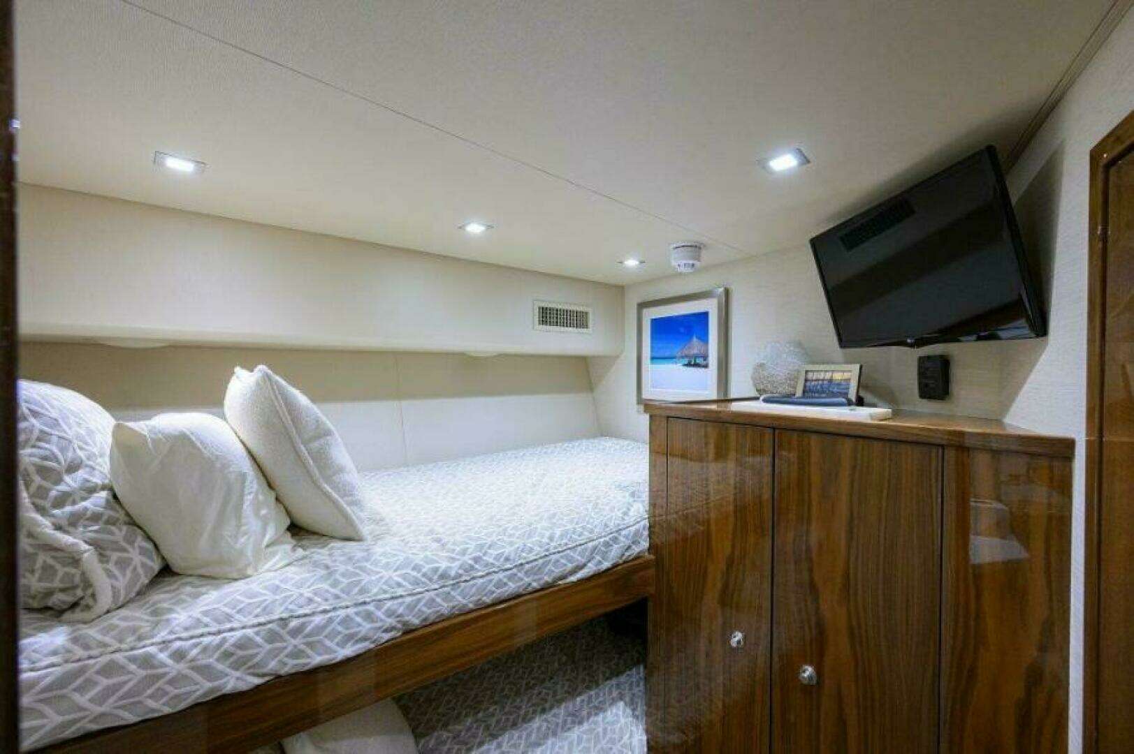 2020 Viking 72 Convertible - Image 21