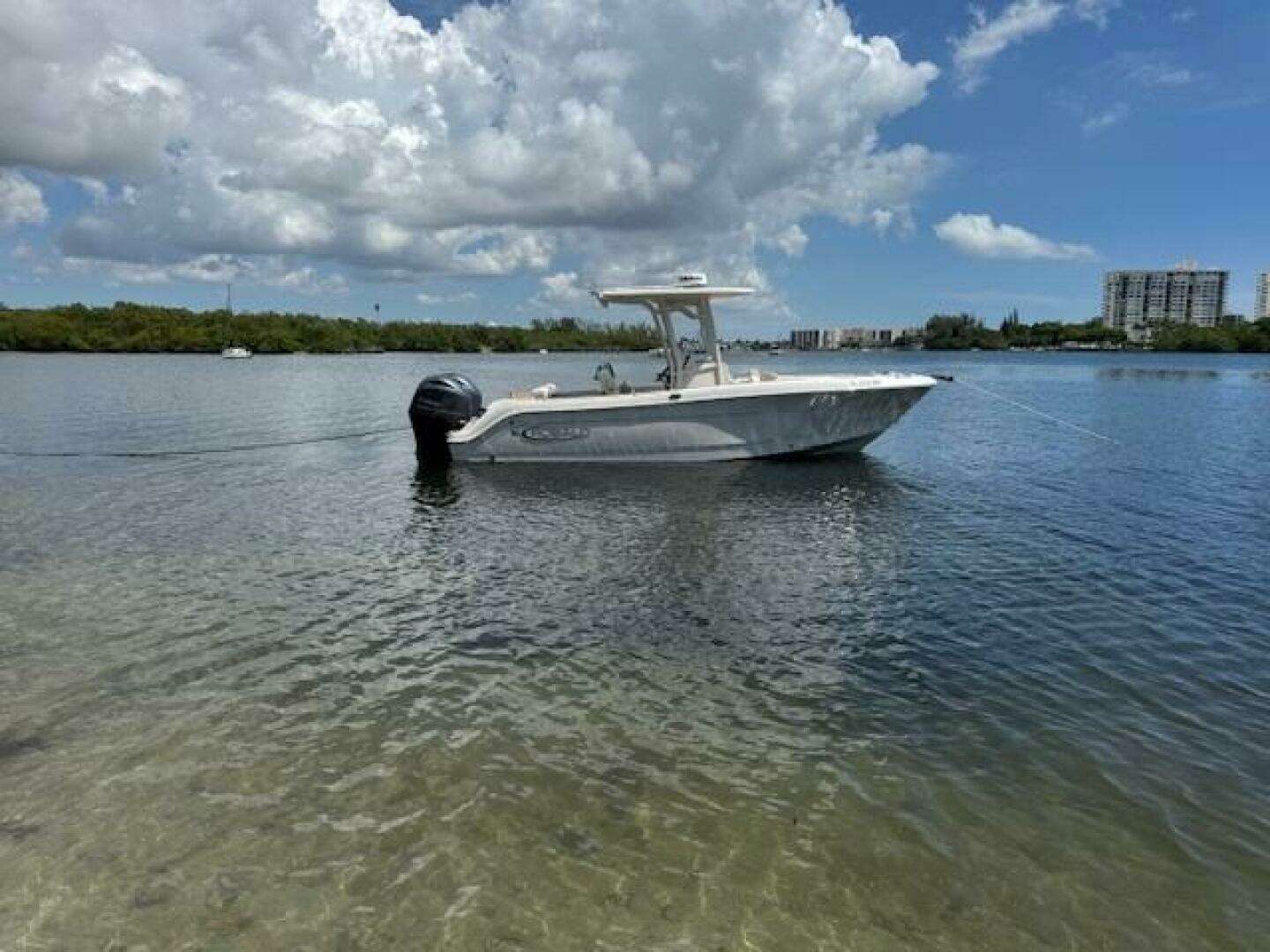 2021 Robalo R242 Center Console - Image 3