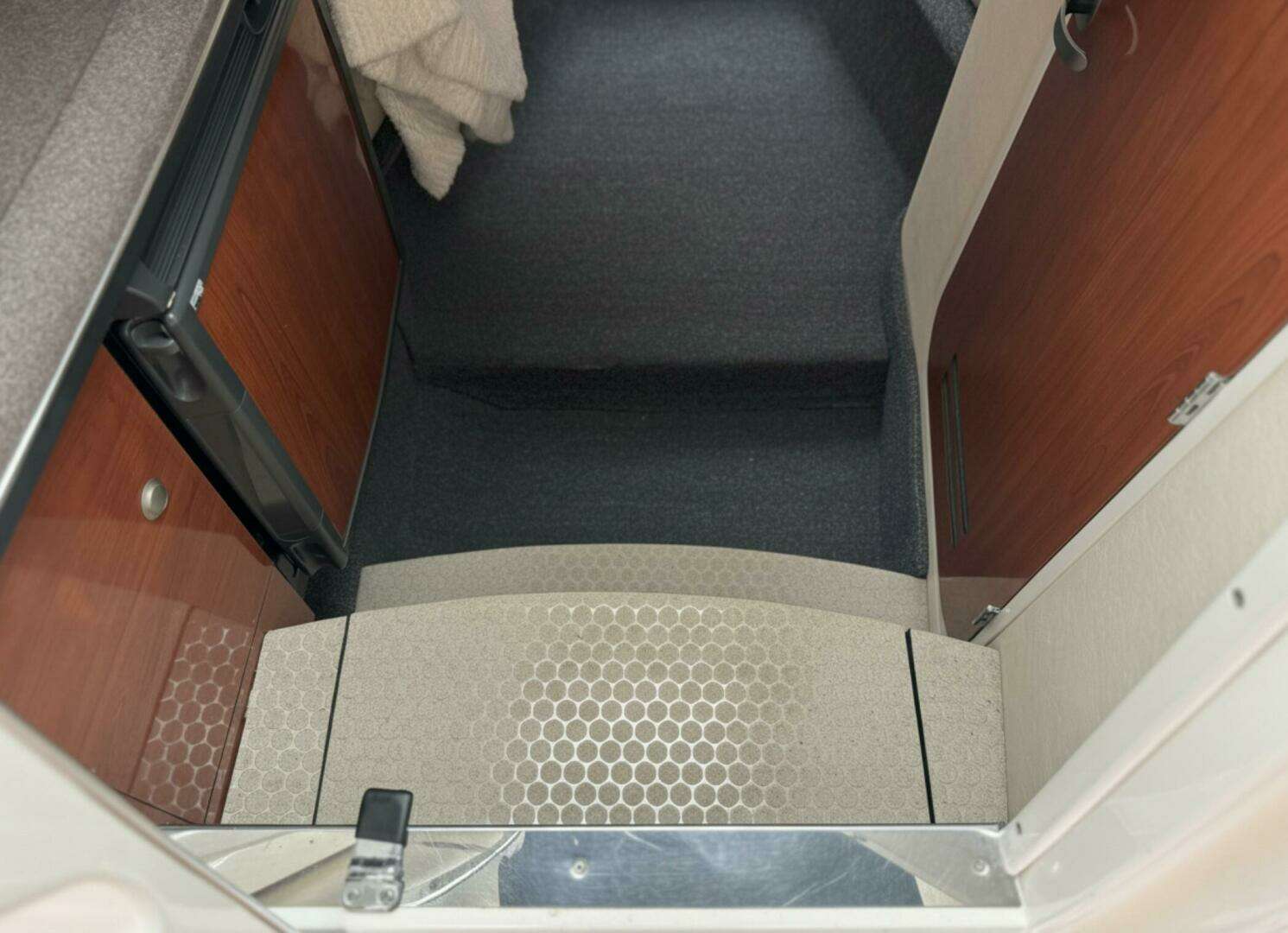 2007 Sea Ray 29SLX with cuddy cabin - Image 18