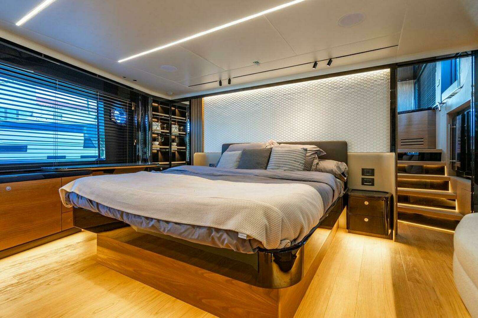 2023 Absolute 64 Navetta - Image 29