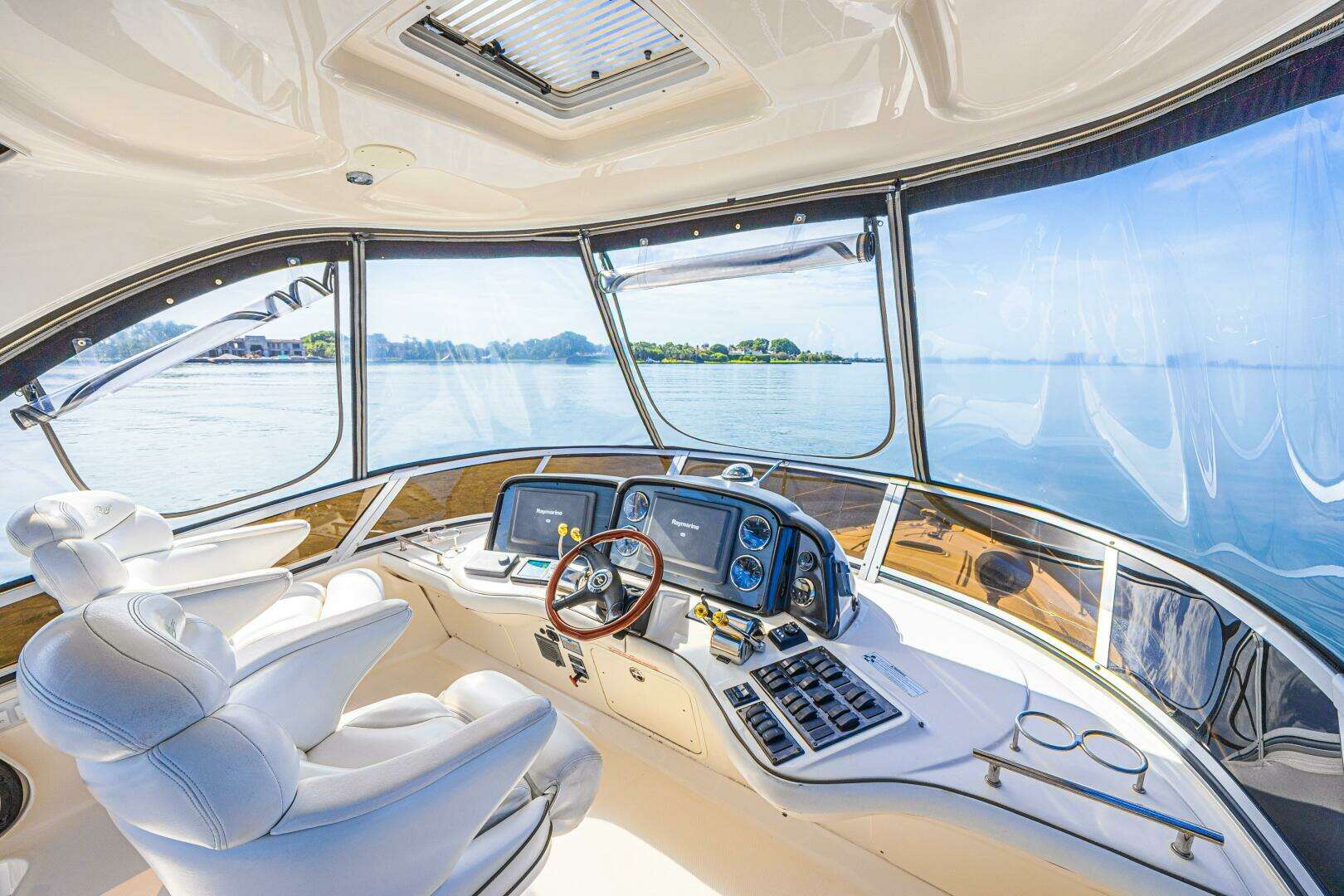 2007 Sea Ray 44 Sedan Bridge - Image 9