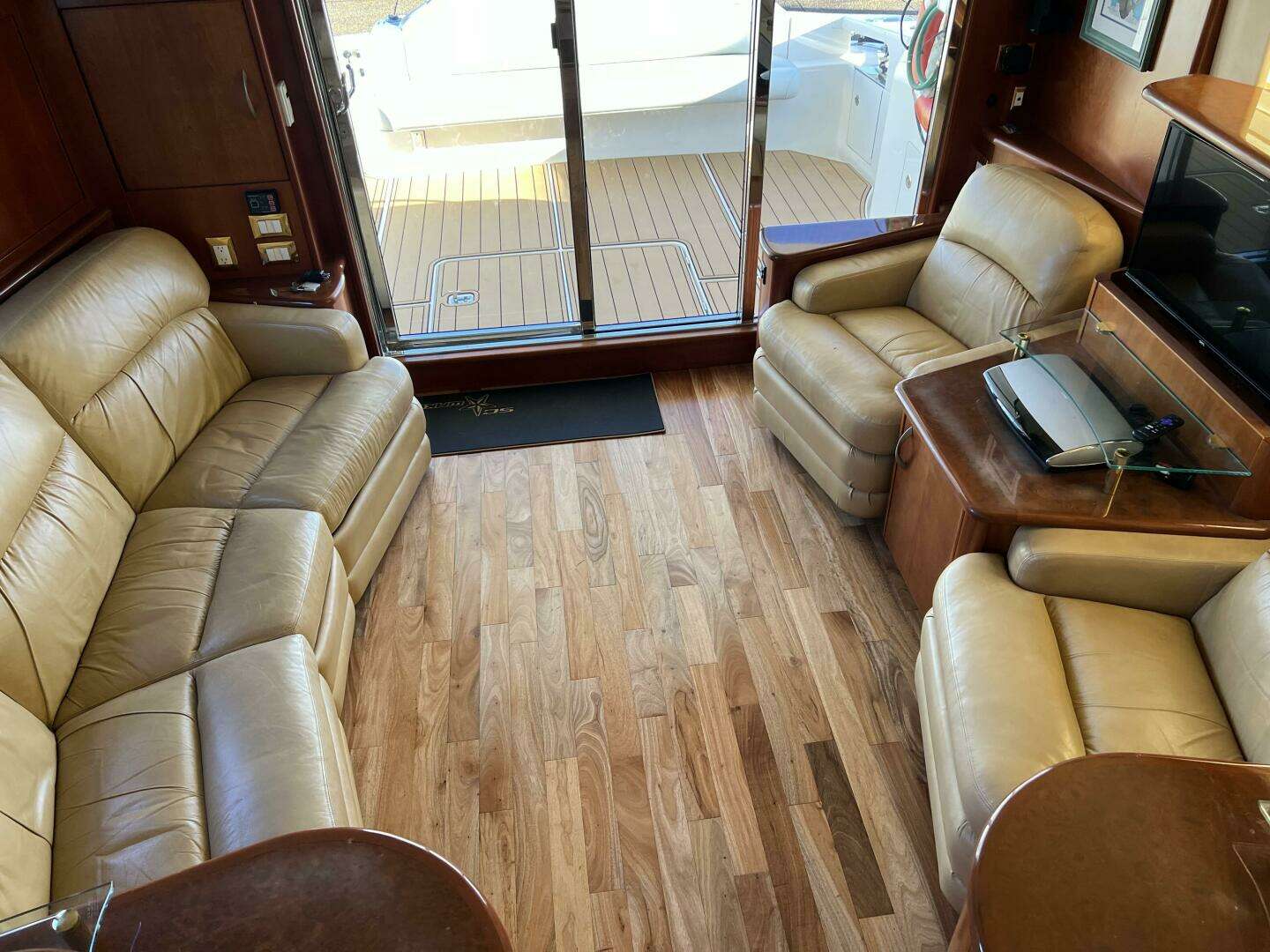2008 Ovation 52 - Image 43