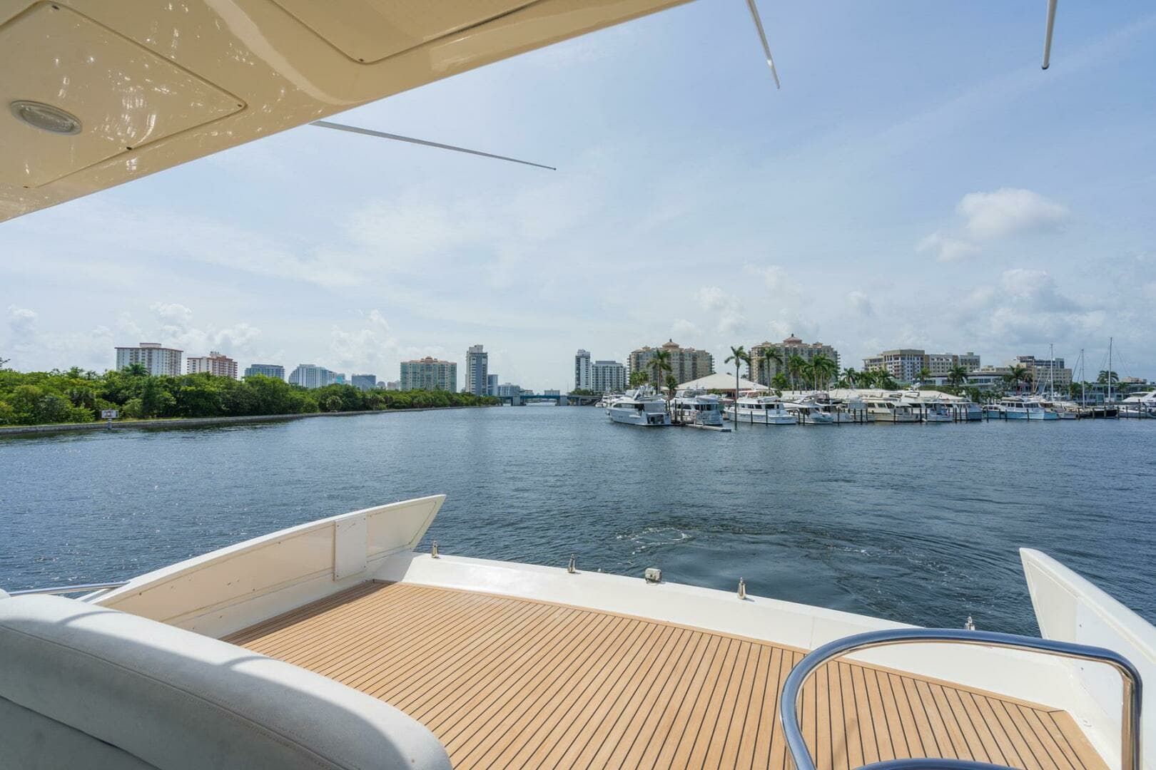 2009 Azimut 62E - Image 12
