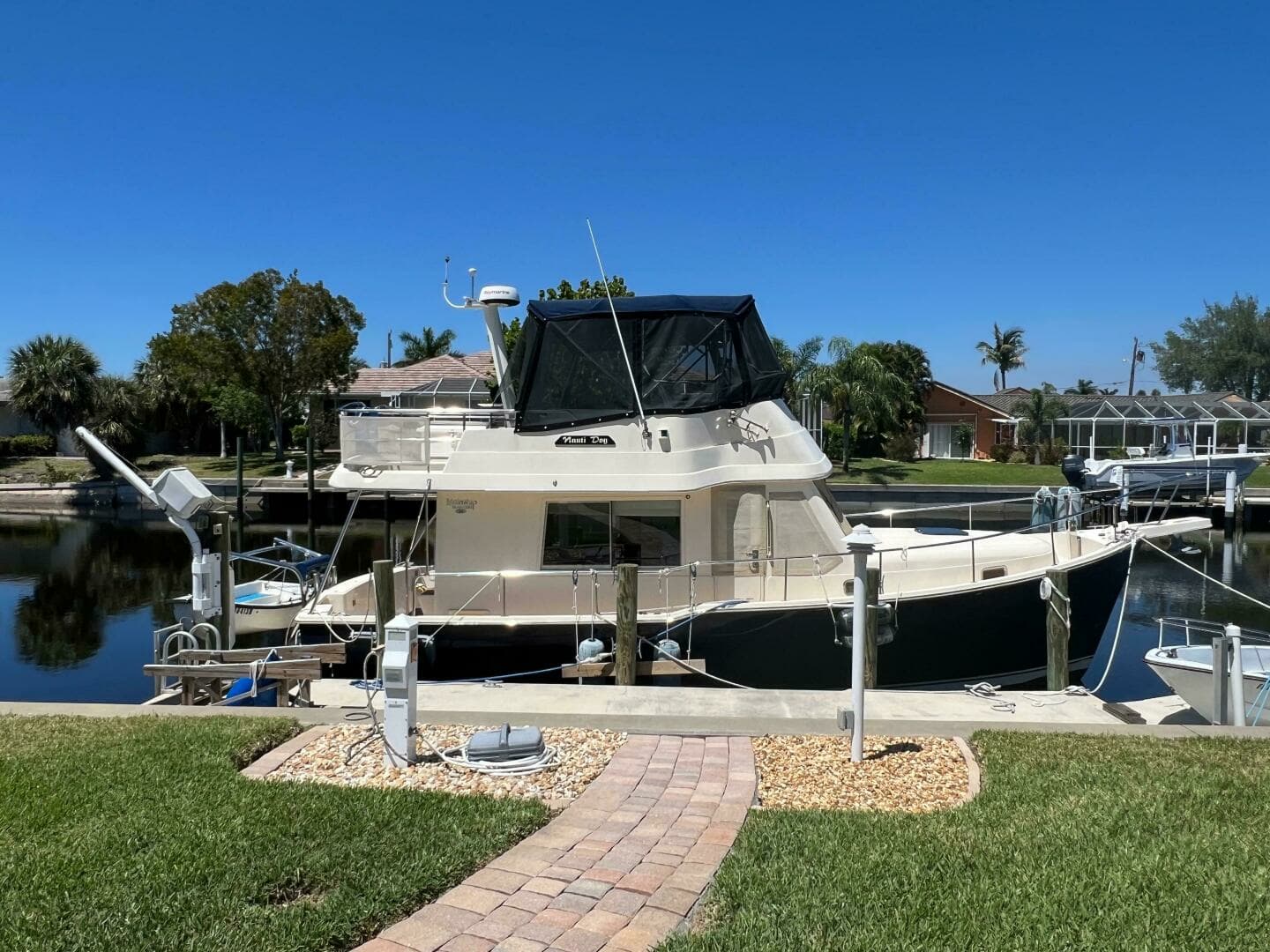 2005 Mainship 34 - Image 12