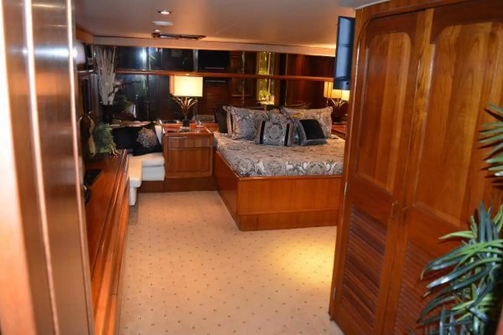 1989 Viking Motor Yacht - Image 75