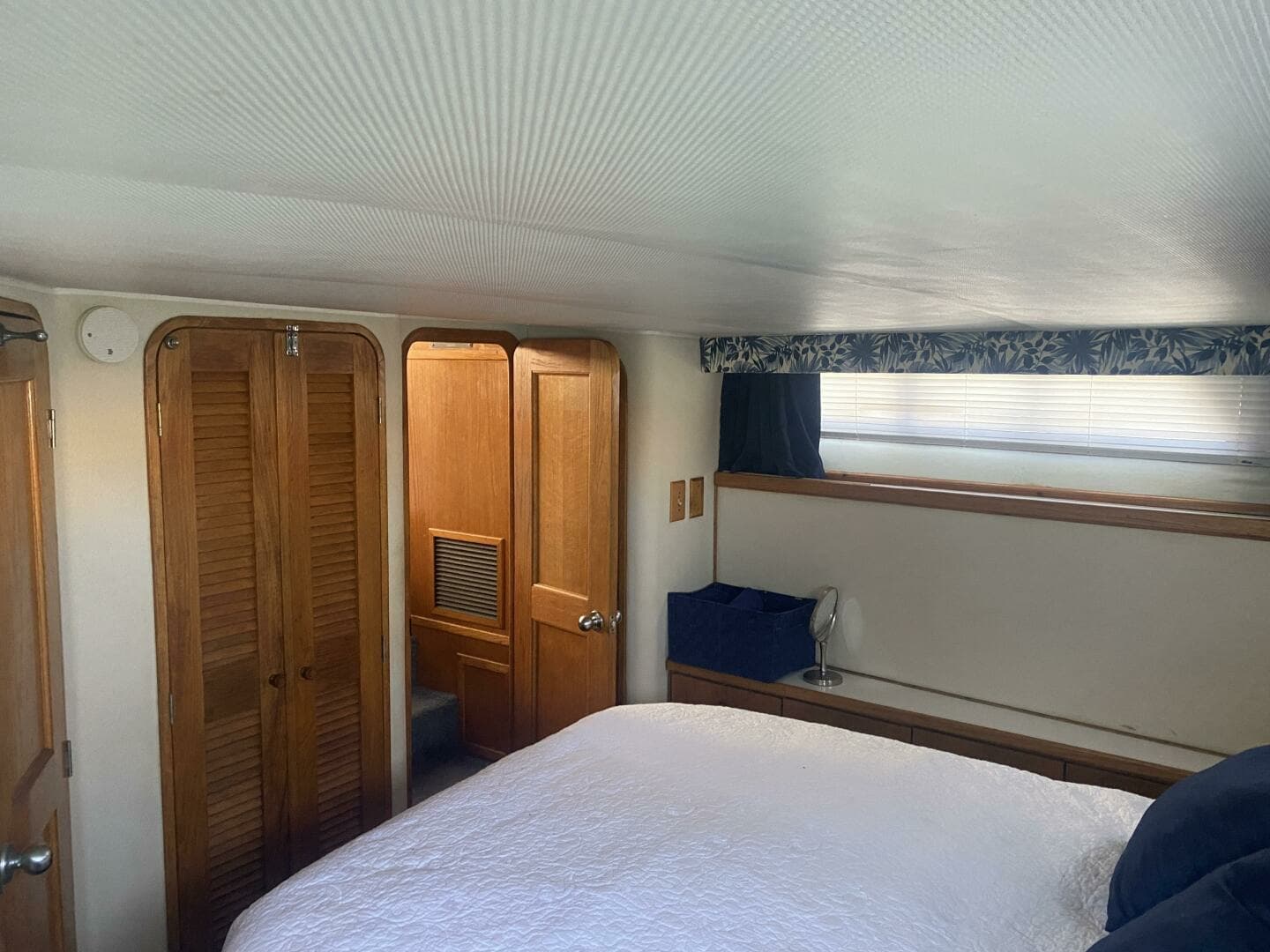 1989 Chris-Craft 427 Catalina - Image 8