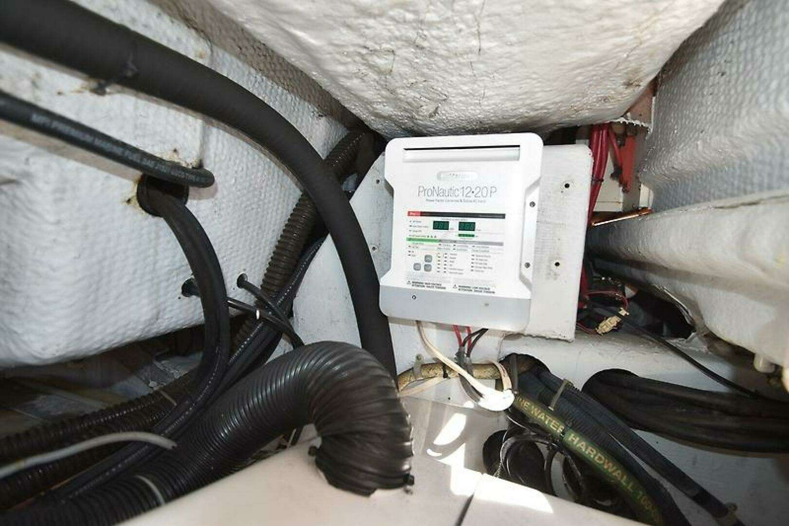 2006 Grady-White 330 Express - Image 16