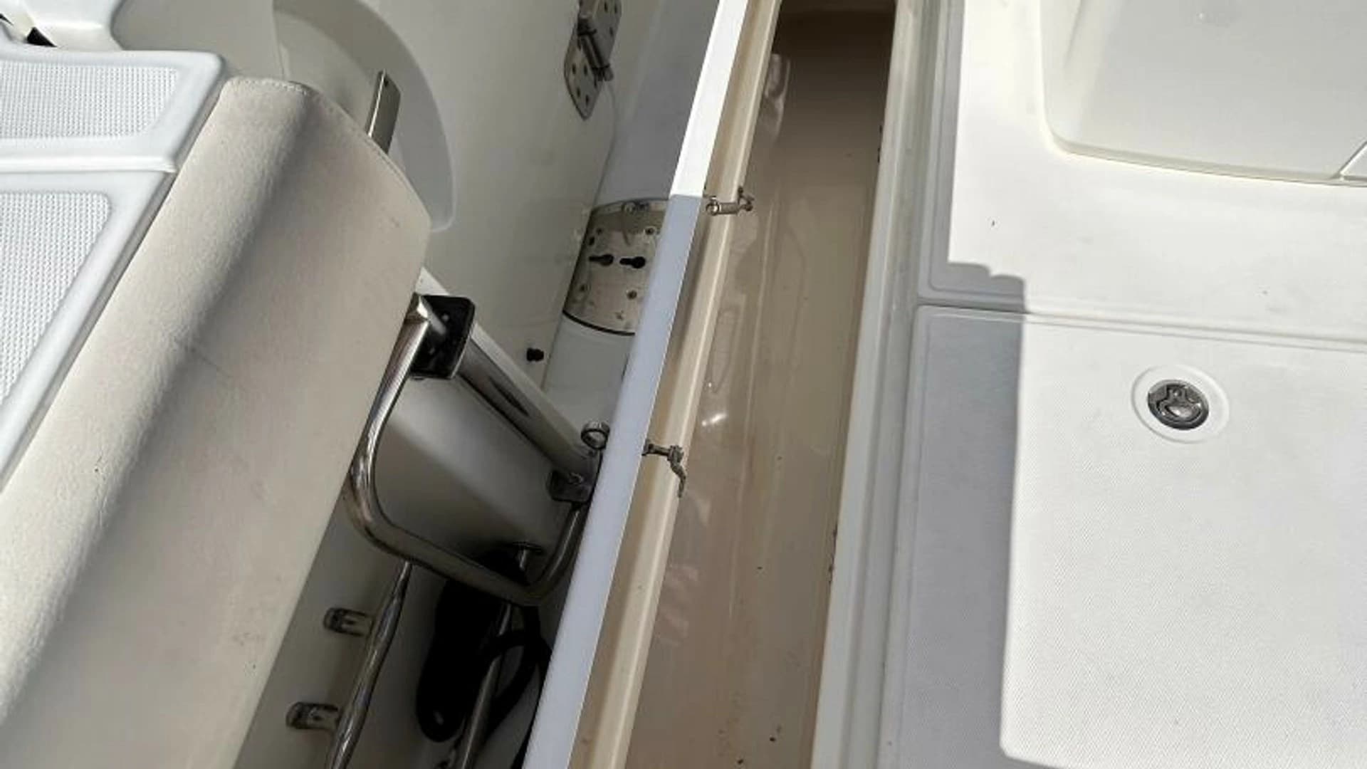 2017 Boston Whaler 330 Outrage - Image 27