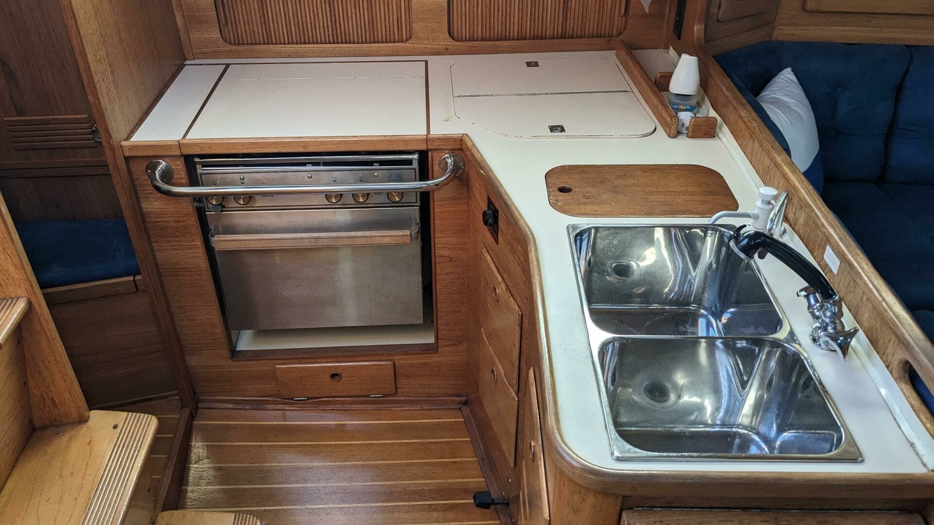 1993 Sabre 38 - Image 40