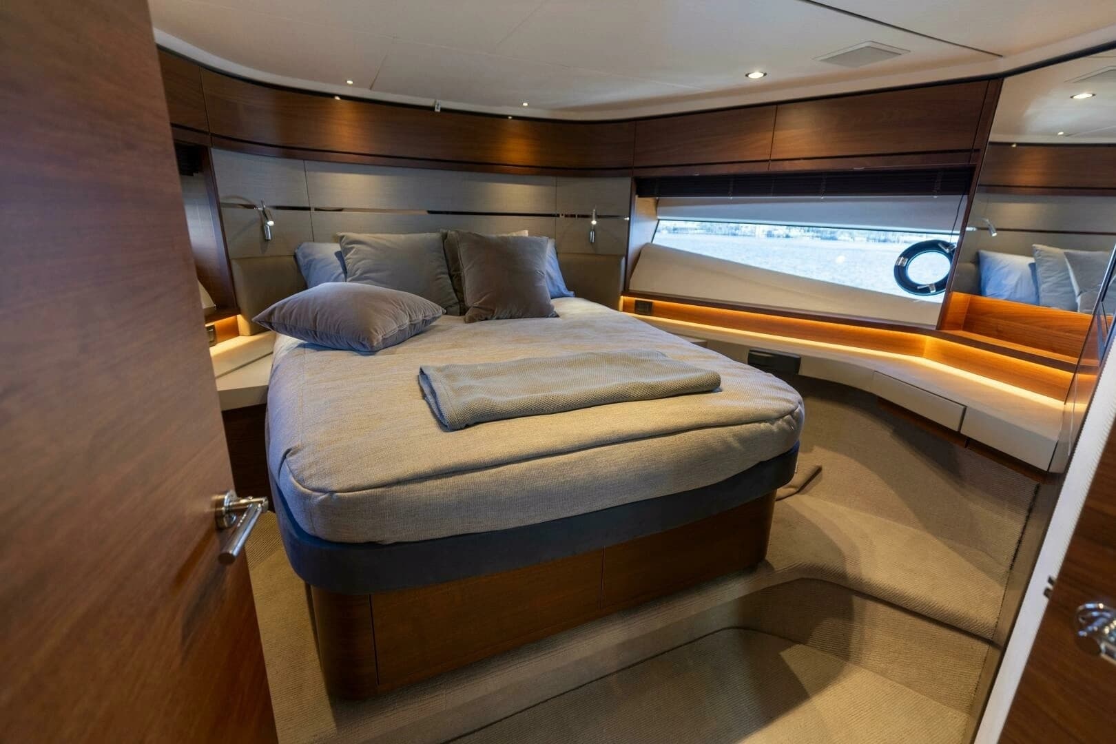 2019 Princess S65 - Image 35