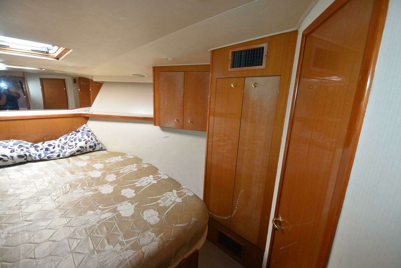 2003 Viking 45 Express - Image 33