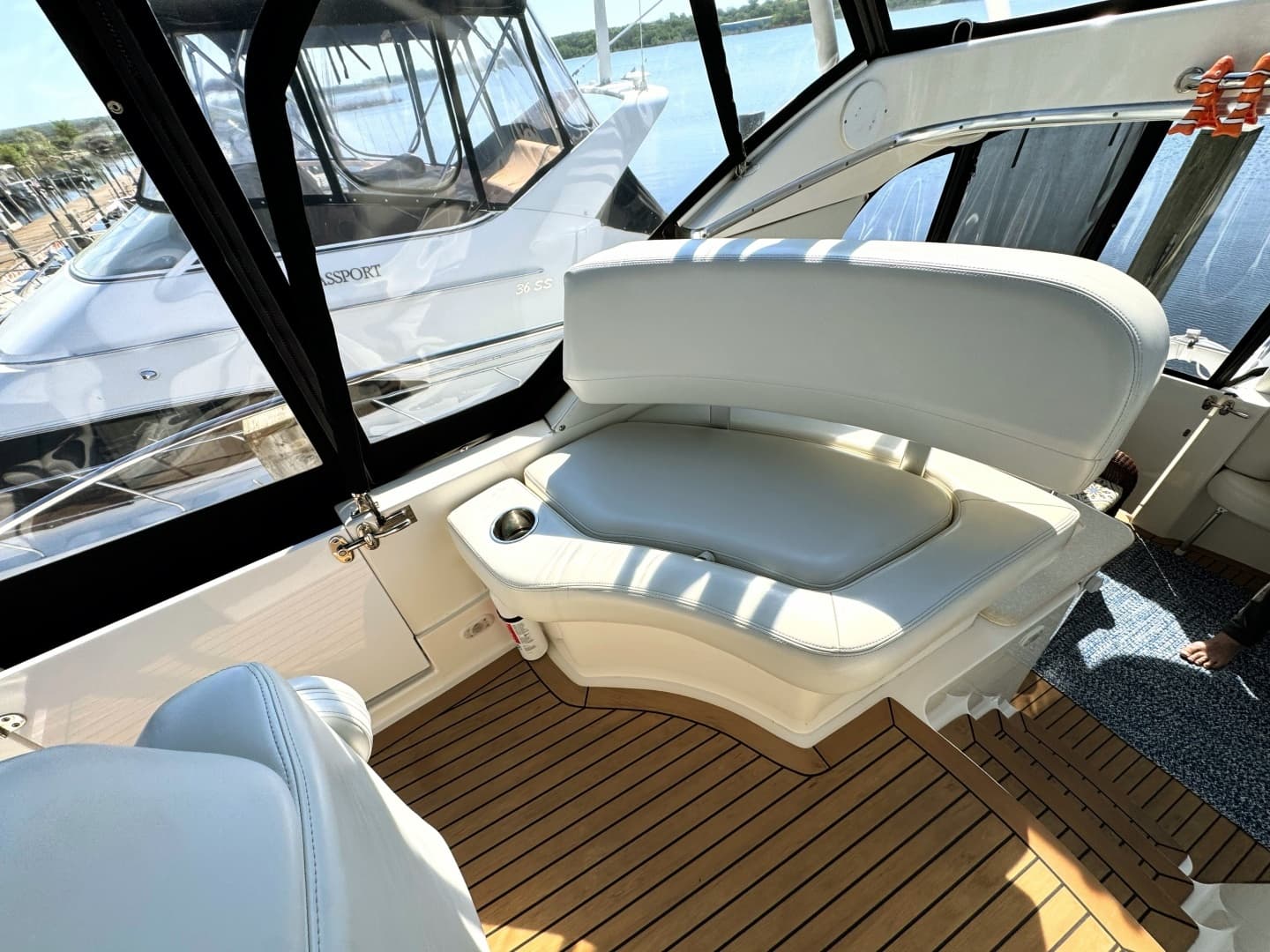 2002 Silverton 39 Motor Yacht - Image 14