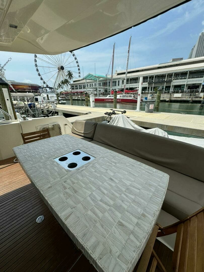 2014 Prestige 550 - Image 9