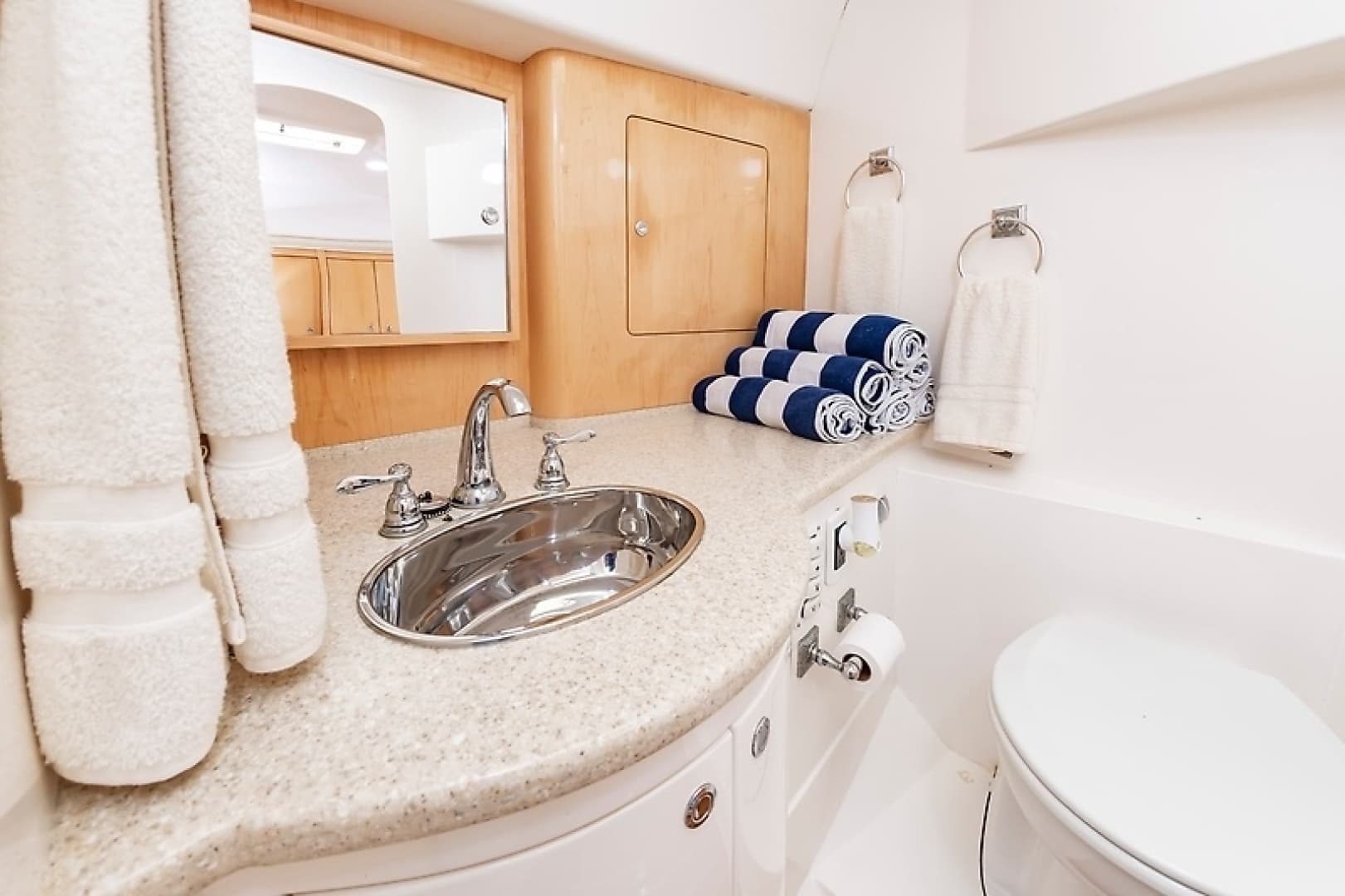 2010 Intrepid 475 Sport Yacht - Image 35