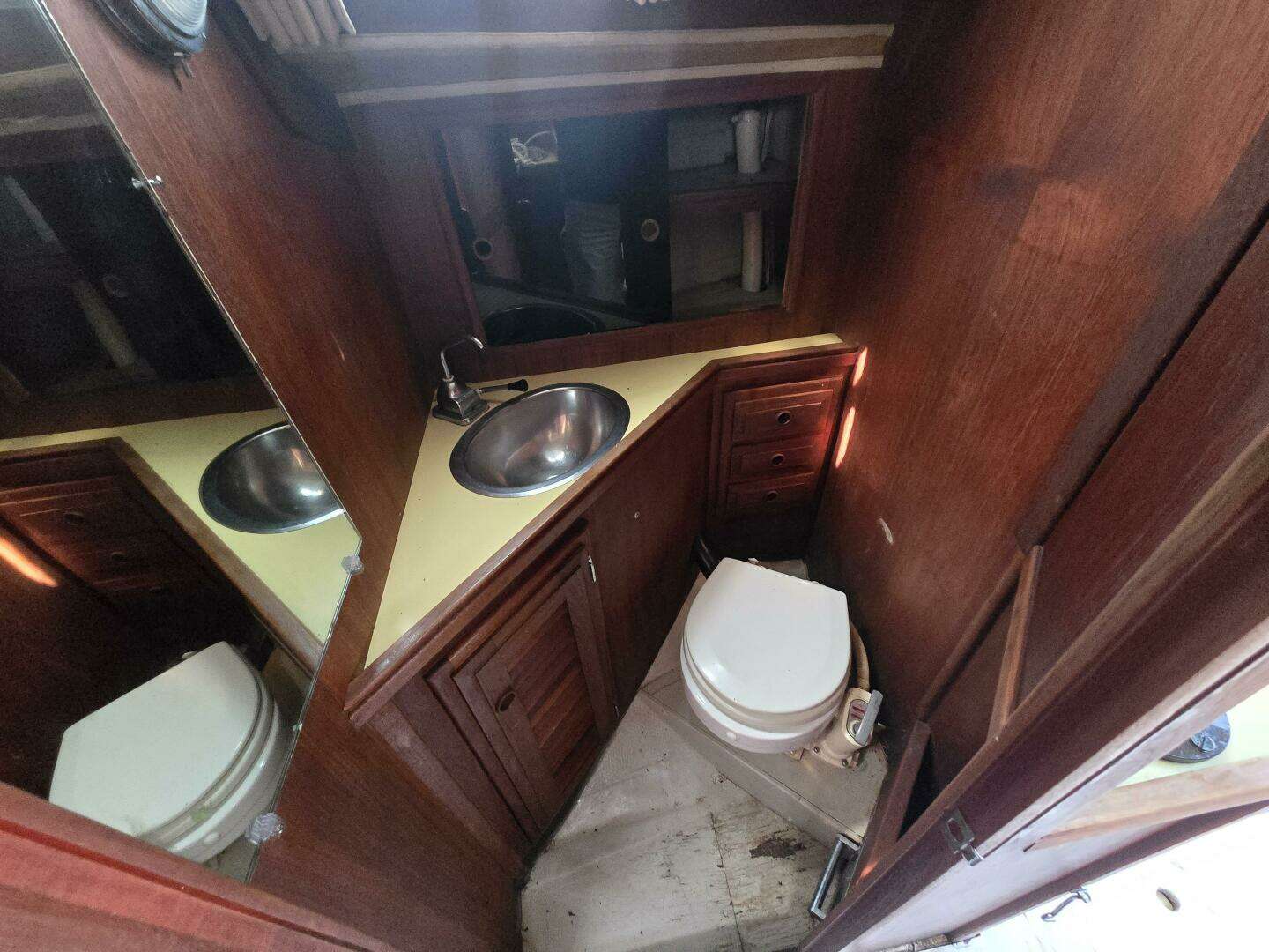 1976 Islander 28 - Image 9