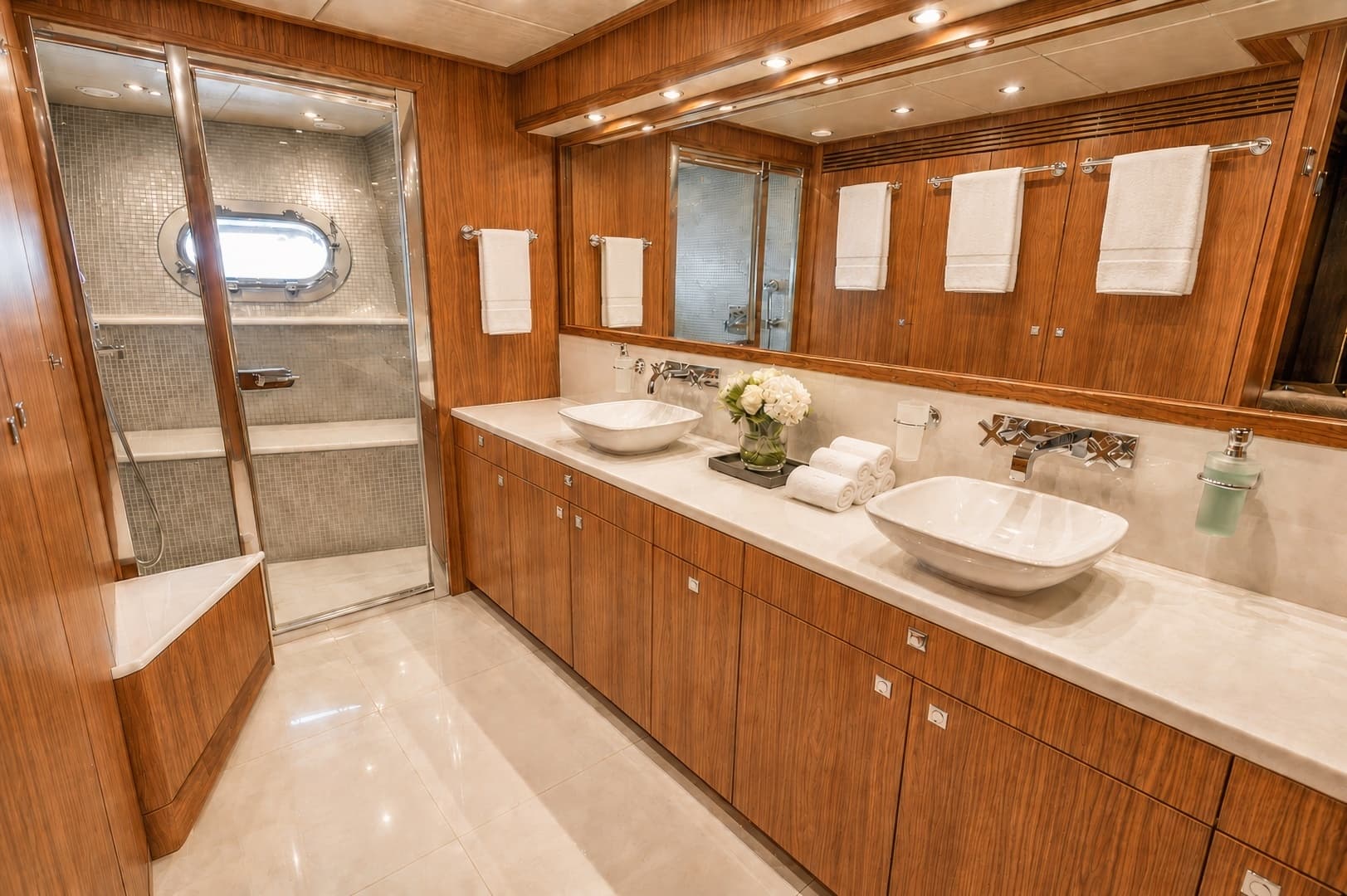 2014 Sunseeker 131 - Image 15