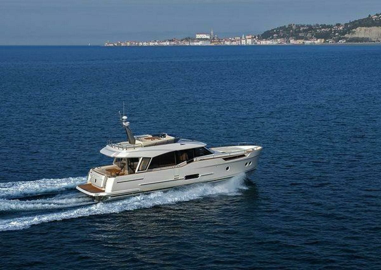 2027 Greenline 48 Fly - Image 22
