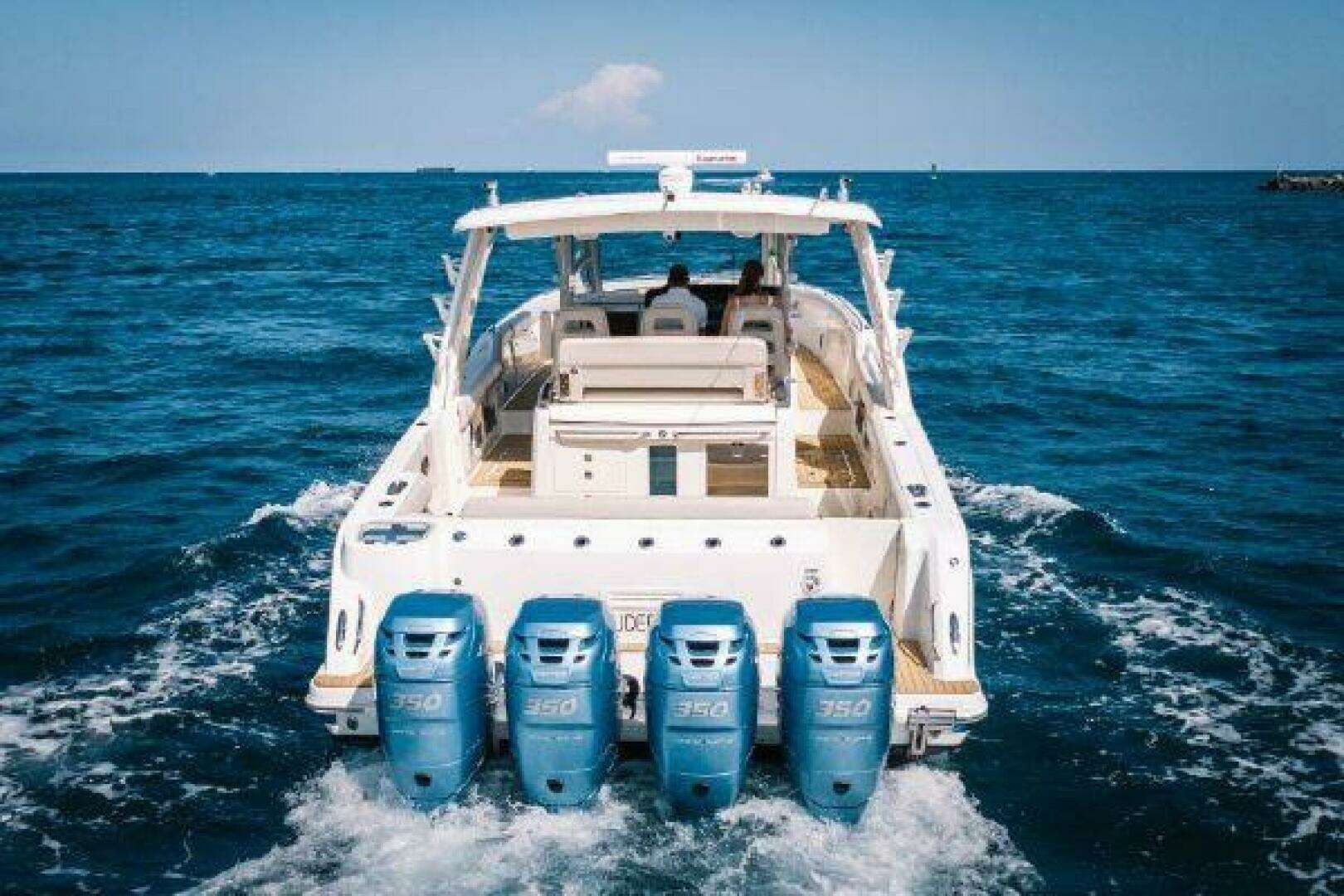 2017 Boston Whaler 42 Outrage - Image 2