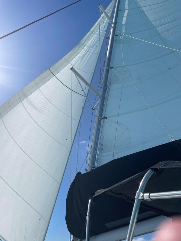Sailing yacht Lagoon 450 F, 2018 model, with sails unfurled against a clear blue sky.