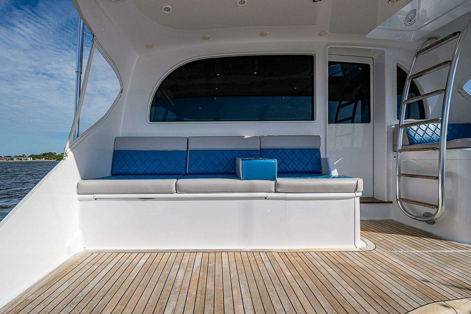 2017 F&S Cusotm Express Sportfish - Image 17