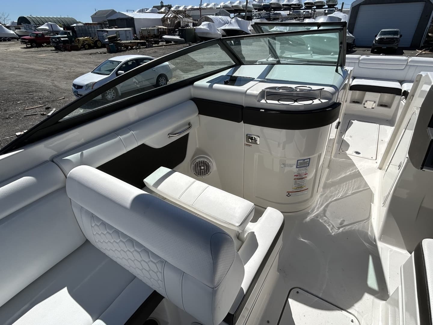 2018 Sea Ray SDX 290 Outboard - Image 9