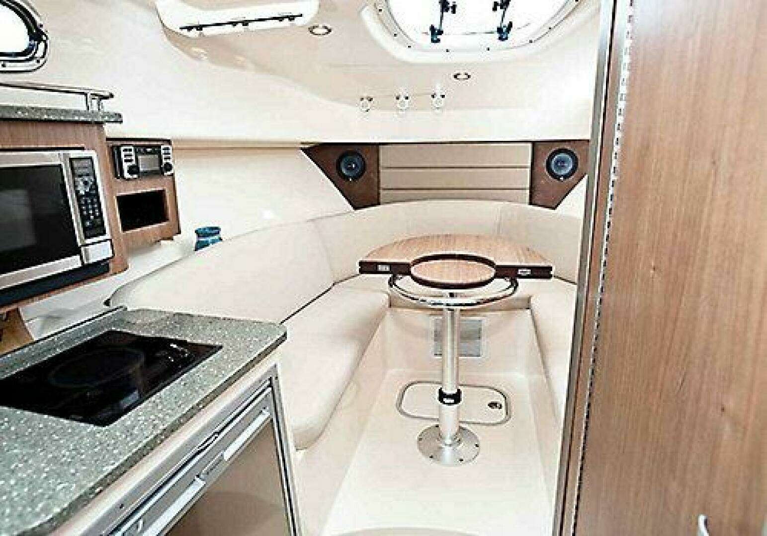 2019 Boston Whaler Conquest - Image 4