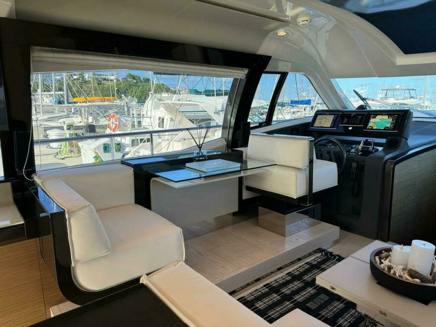 2016 Ferretti Yachts 550 - Image 12