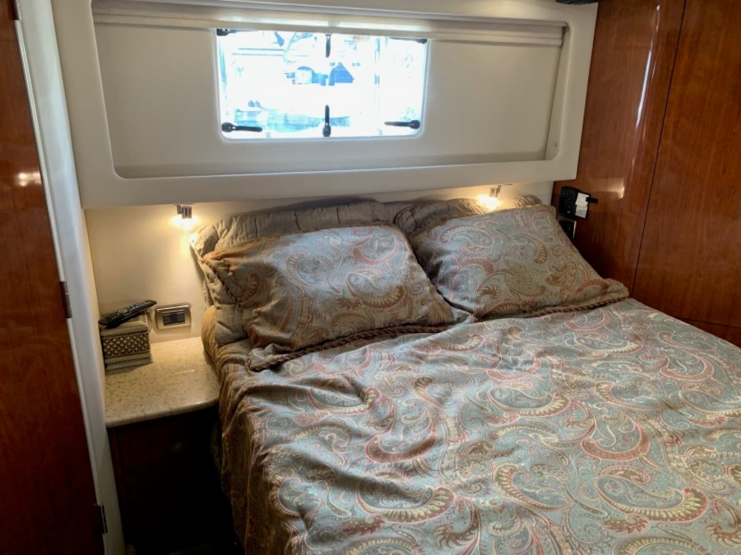 2004 Sea Ray 390 Motor Yacht - Image 74