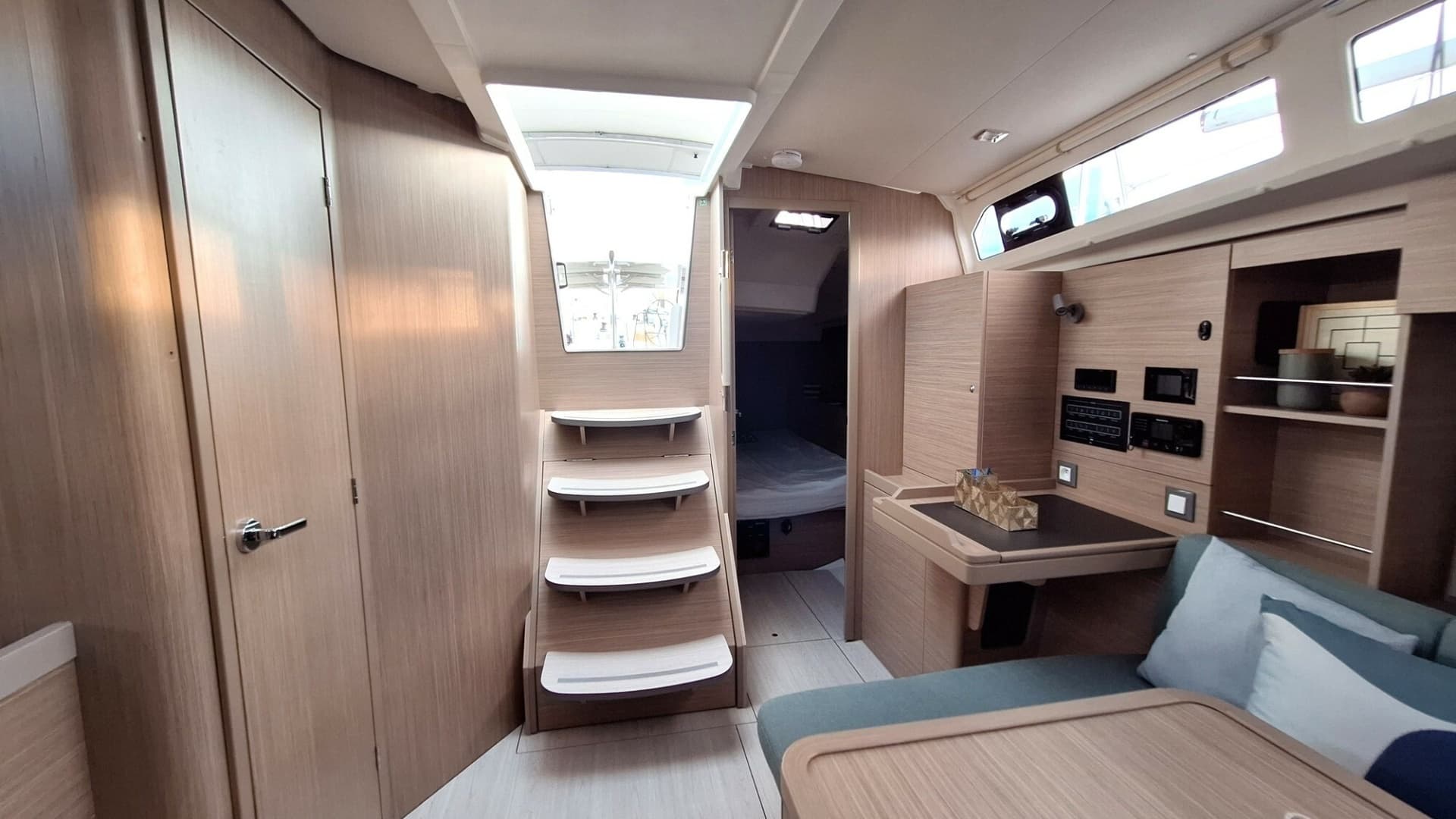 2026 Beneteau Oceanis 37.1 - Image 17